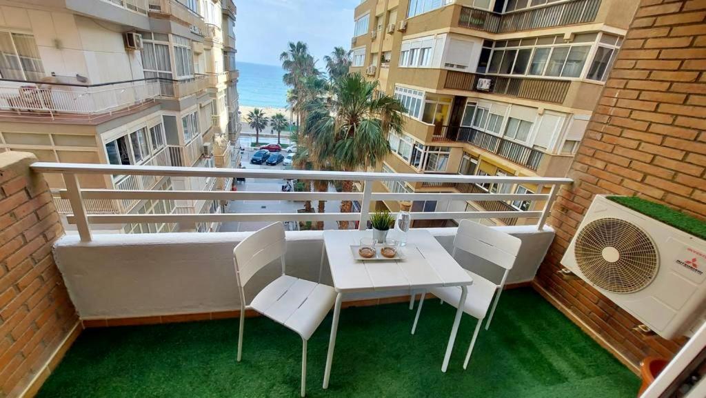 Malagueta Blue Apartment Малага Екстериор снимка