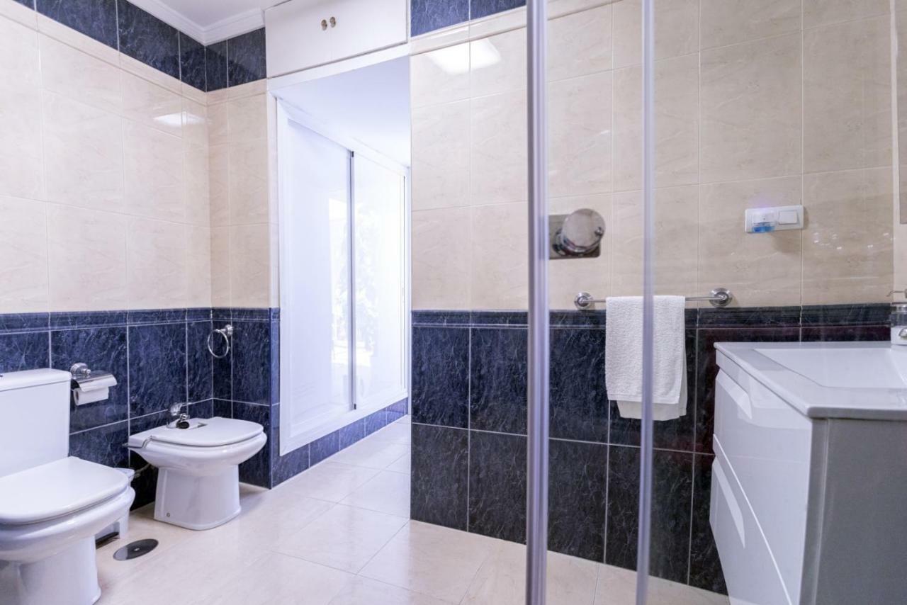 Malagueta Blue Apartment Малага Екстериор снимка